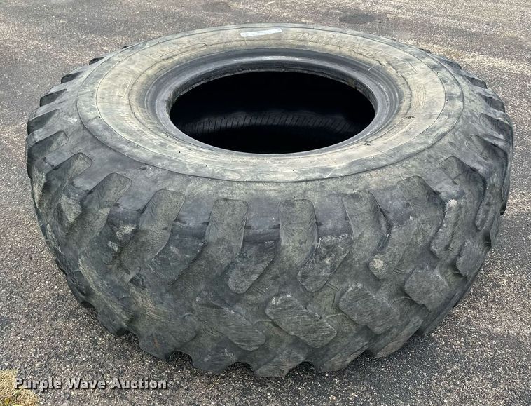 image for item MQ9479 (4) Bridgestone V-Steel Ultra Traction 20.5R25 tires