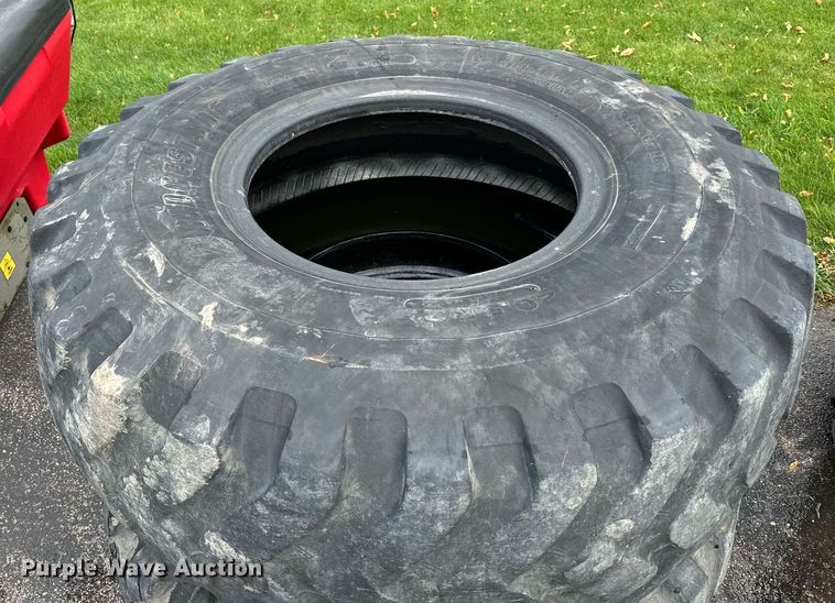 image for item MQ9479 (4) Bridgestone V-Steel Ultra Traction 20.5R25 tires