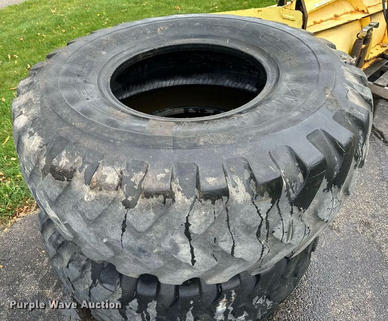 image for item MQ9479 (4) Bridgestone V-Steel Ultra Traction 20.5R25 tires