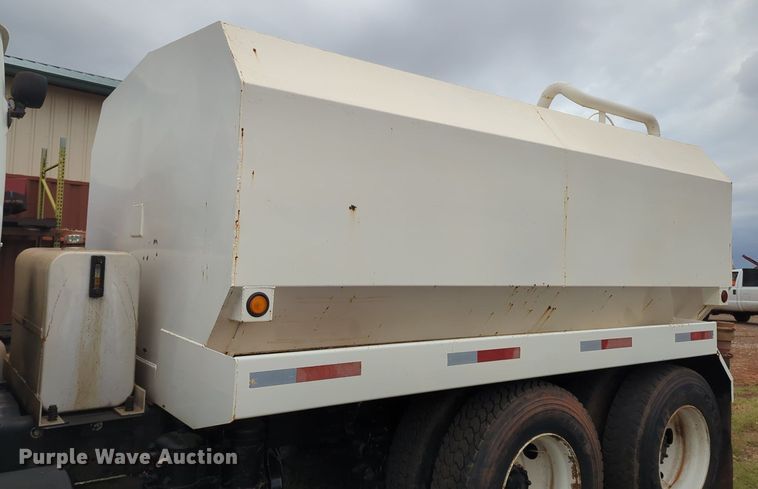 image for item MX9452 2000 Mack RD688S  water truck