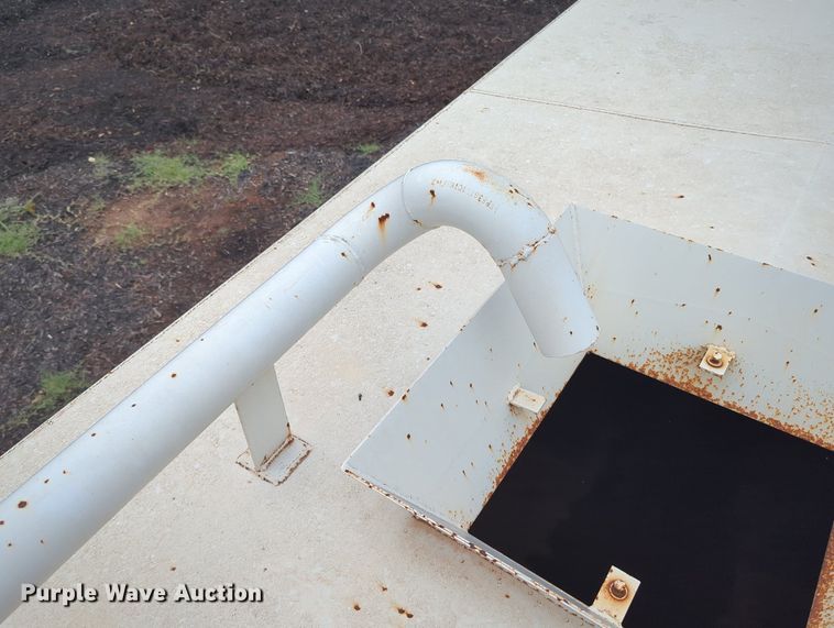 image for item MX9452 2000 Mack RD688S  water truck