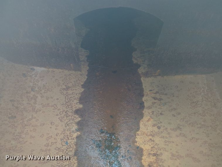 image for item MX9452 2000 Mack RD688S  water truck