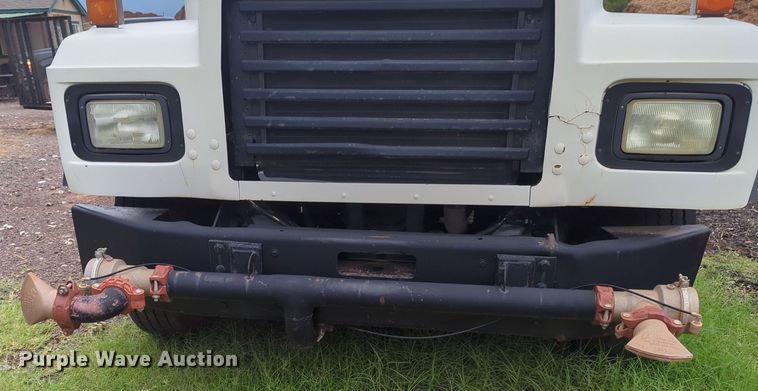 image for item MX9452 2000 Mack RD688S  water truck