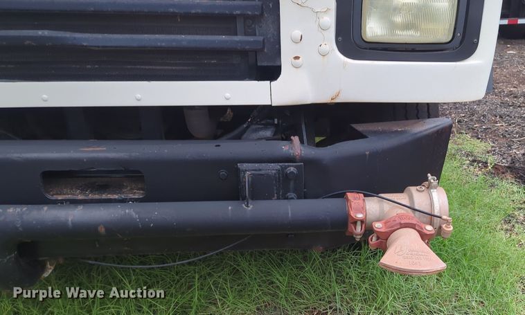 image for item MX9452 2000 Mack RD688S  water truck