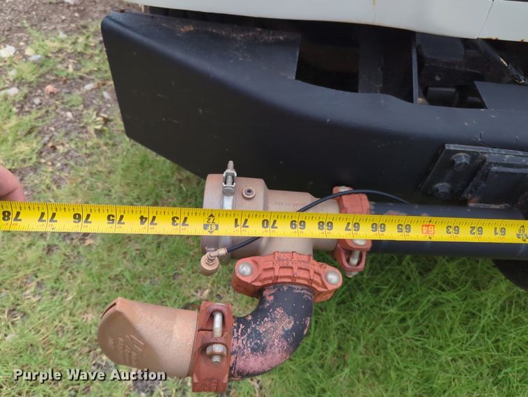 image for item MX9452 2000 Mack RD688S  water truck