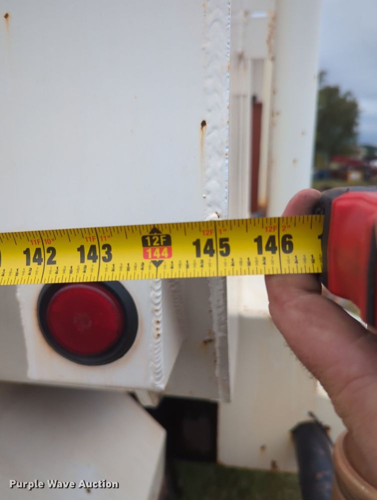 image for item MX9452 2000 Mack RD688S  water truck