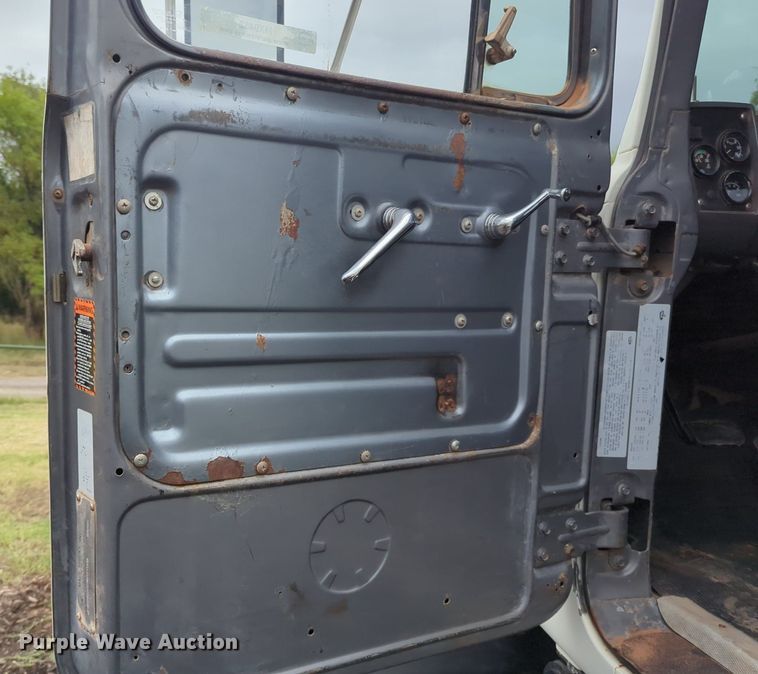 image for item MX9452 2000 Mack RD688S  water truck