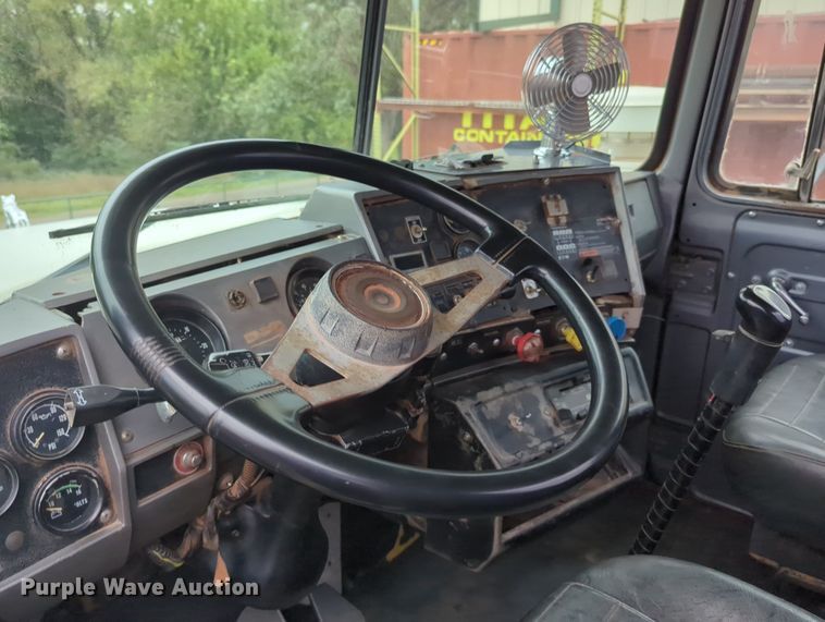 image for item MX9452 2000 Mack RD688S  water truck