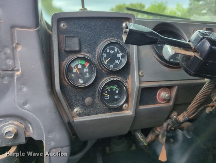 image for item MX9452 2000 Mack RD688S  water truck