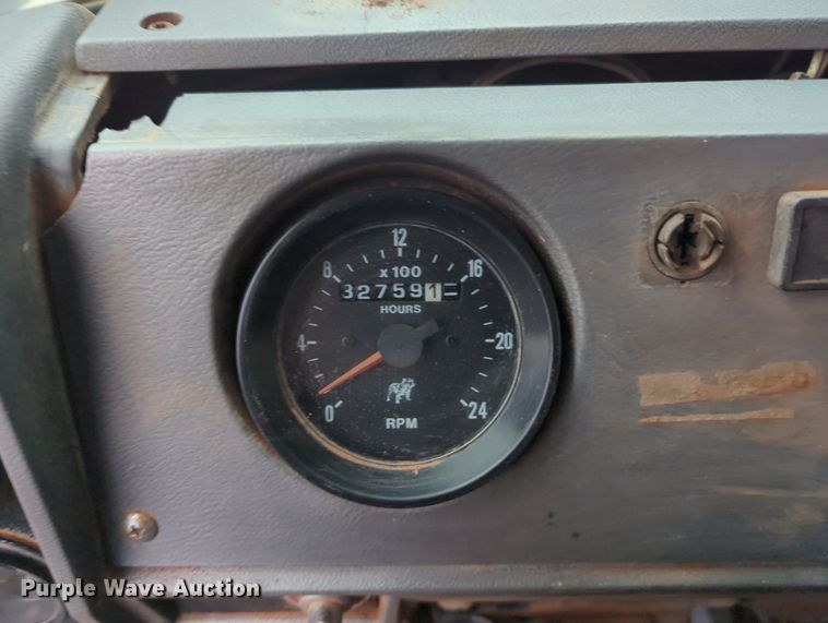 image for item MX9452 2000 Mack RD688S  water truck