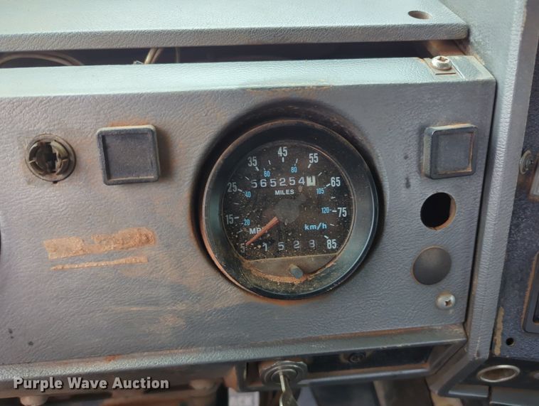 image for item MX9452 2000 Mack RD688S  water truck