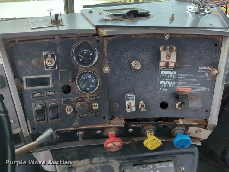 image for item MX9452 2000 Mack RD688S  water truck