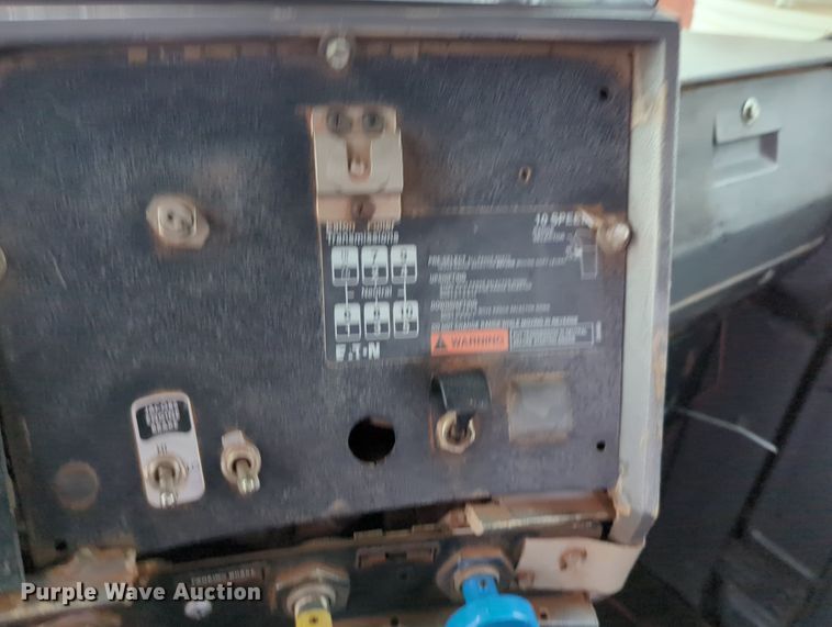 image for item MX9452 2000 Mack RD688S  water truck