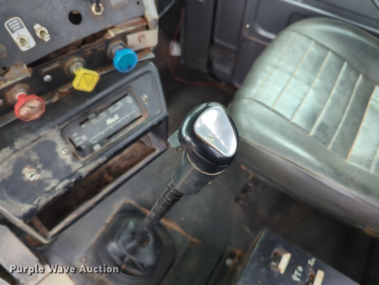 image for item MX9452 2000 Mack RD688S  water truck