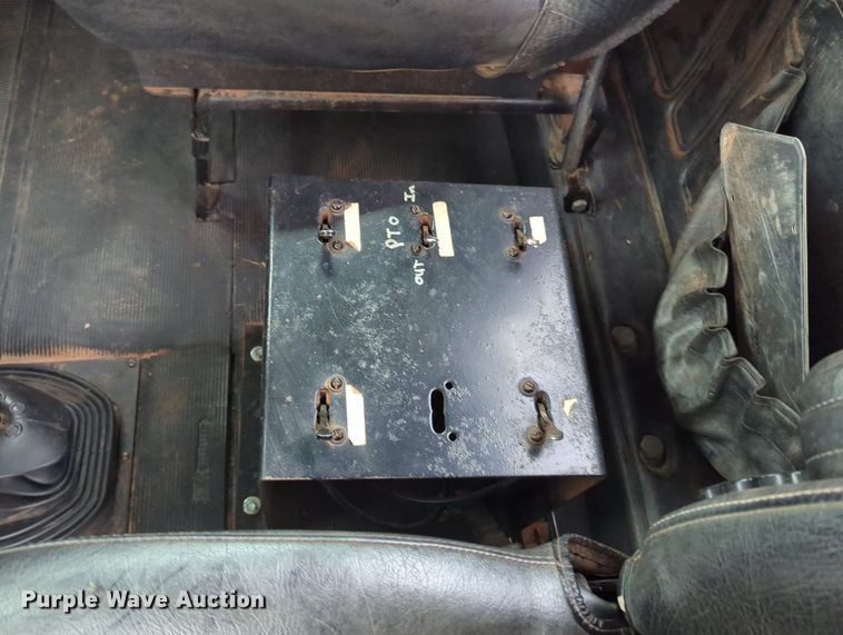 image for item MX9452 2000 Mack RD688S  water truck