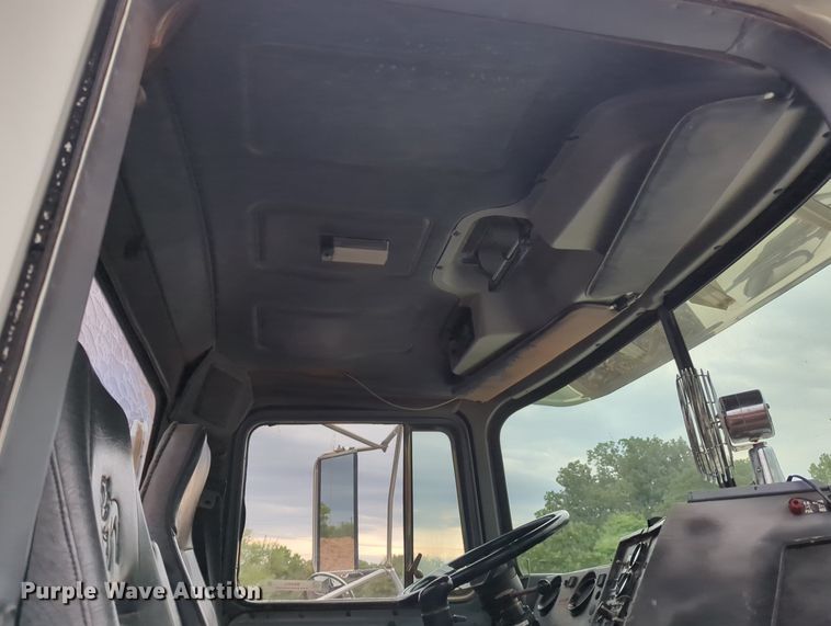 image for item MX9452 2000 Mack RD688S  water truck