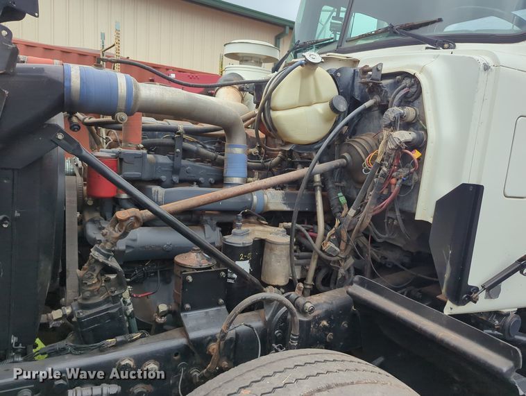 image for item MX9452 2000 Mack RD688S  water truck