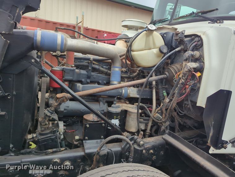 image for item MX9452 2000 Mack RD688S  water truck