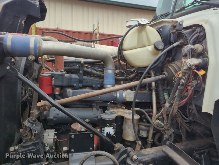 image for item MX9452 2000 Mack RD688S  water truck