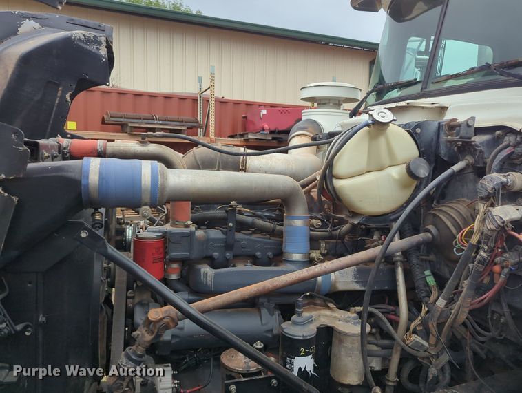 image for item MX9452 2000 Mack RD688S  water truck