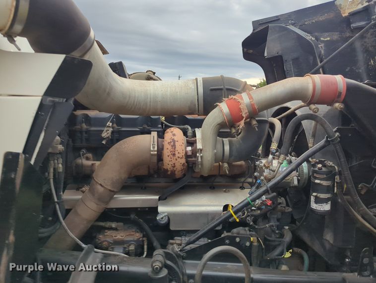 image for item MX9452 2000 Mack RD688S  water truck