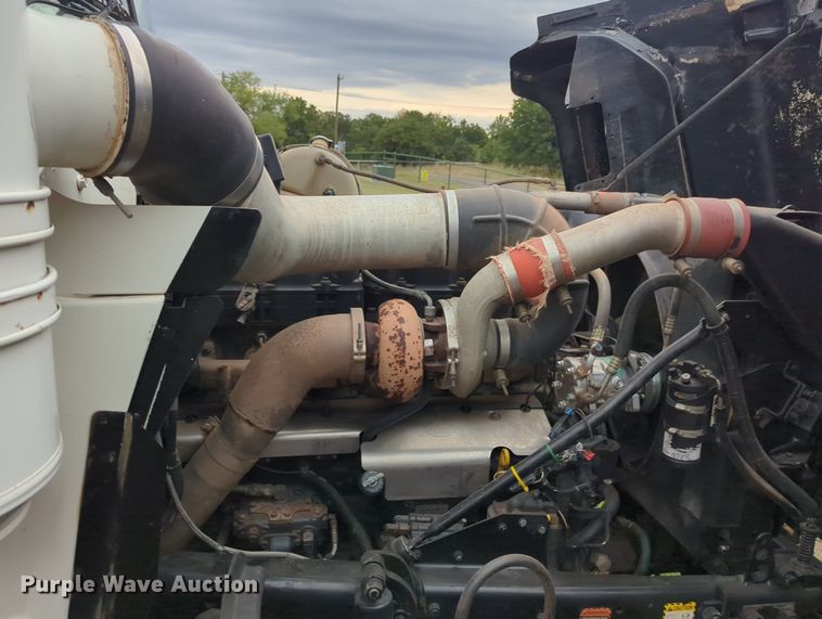 image for item MX9452 2000 Mack RD688S  water truck