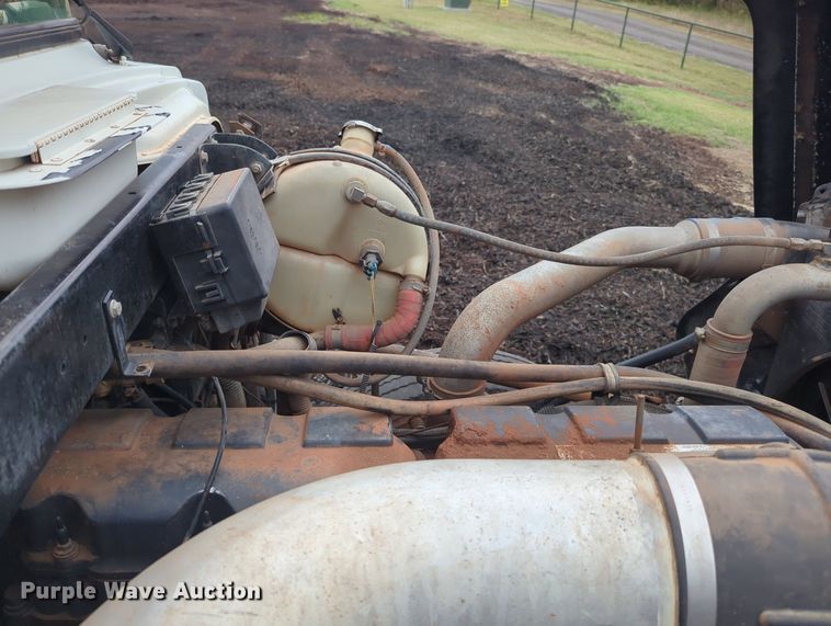 image for item MX9452 2000 Mack RD688S  water truck