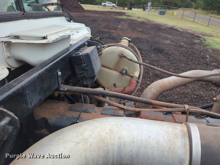 image for item MX9452 2000 Mack RD688S  water truck