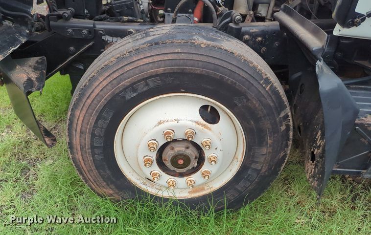 image for item MX9452 2000 Mack RD688S  water truck