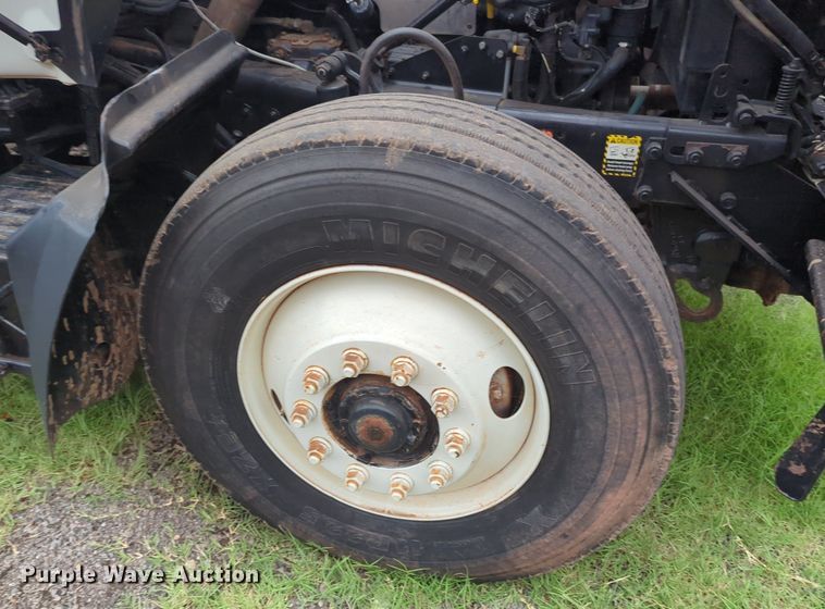 image for item MX9452 2000 Mack RD688S  water truck