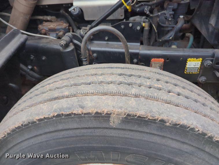 image for item MX9452 2000 Mack RD688S  water truck