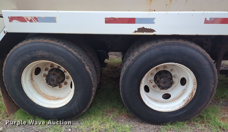 image for item MX9452 2000 Mack RD688S  water truck