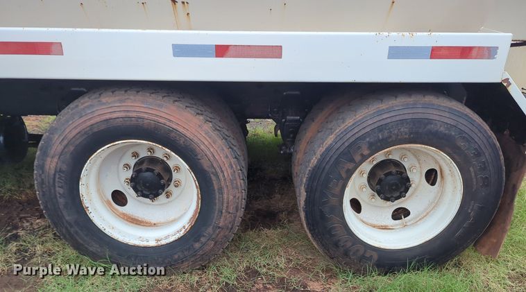 image for item MX9452 2000 Mack RD688S  water truck