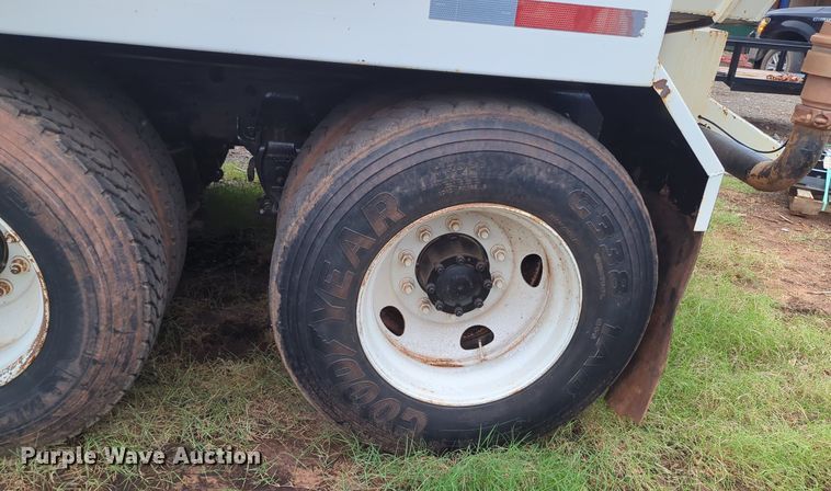 image for item MX9452 2000 Mack RD688S  water truck