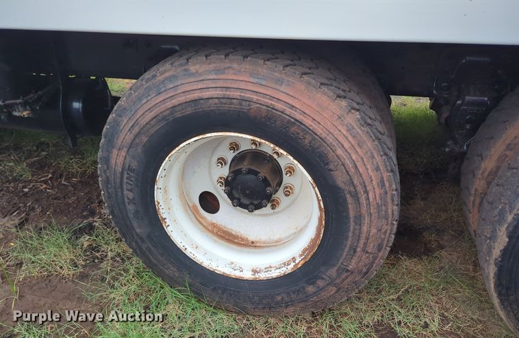 image for item MX9452 2000 Mack RD688S  water truck