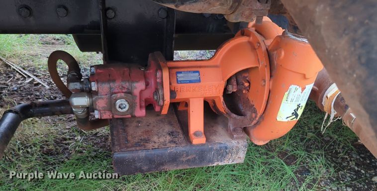 image for item MX9452 2000 Mack RD688S  water truck