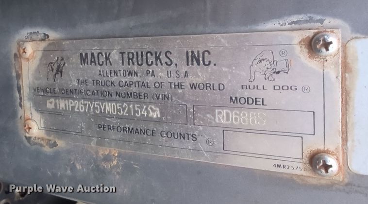 image for item MX9452 2000 Mack RD688S  water truck