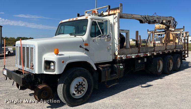 image for item NA9242 2001 International 2674  crane truck