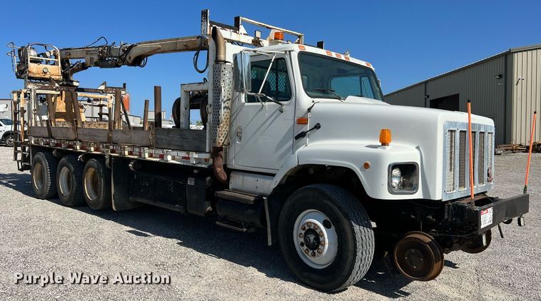 image for item NA9242 2001 International 2674  crane truck