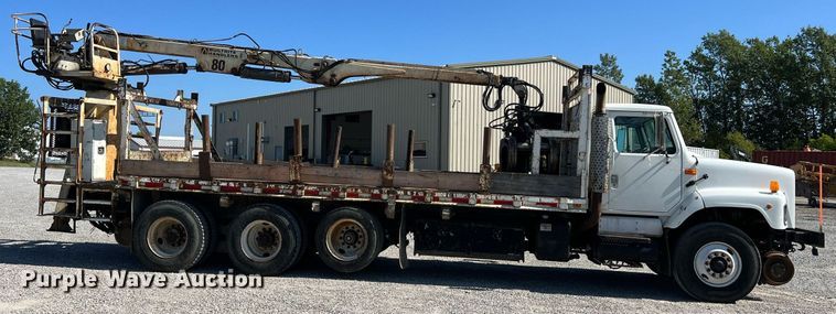 image for item NA9242 2001 International 2674  crane truck