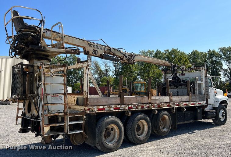 image for item NA9242 2001 International 2674  crane truck