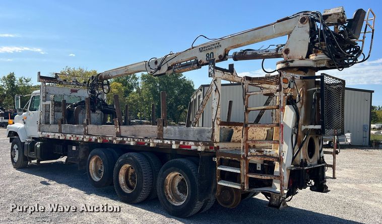 image for item NA9242 2001 International 2674  crane truck