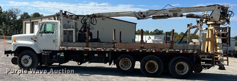 image for item NA9242 2001 International 2674  crane truck