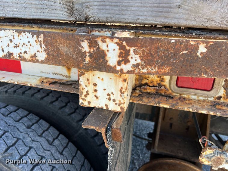 image for item NA9242 2001 International 2674  crane truck