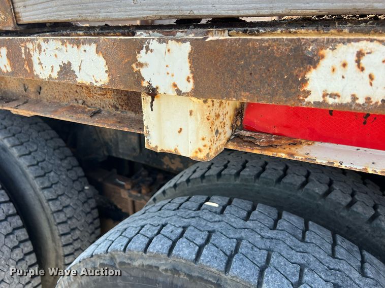 image for item NA9242 2001 International 2674  crane truck