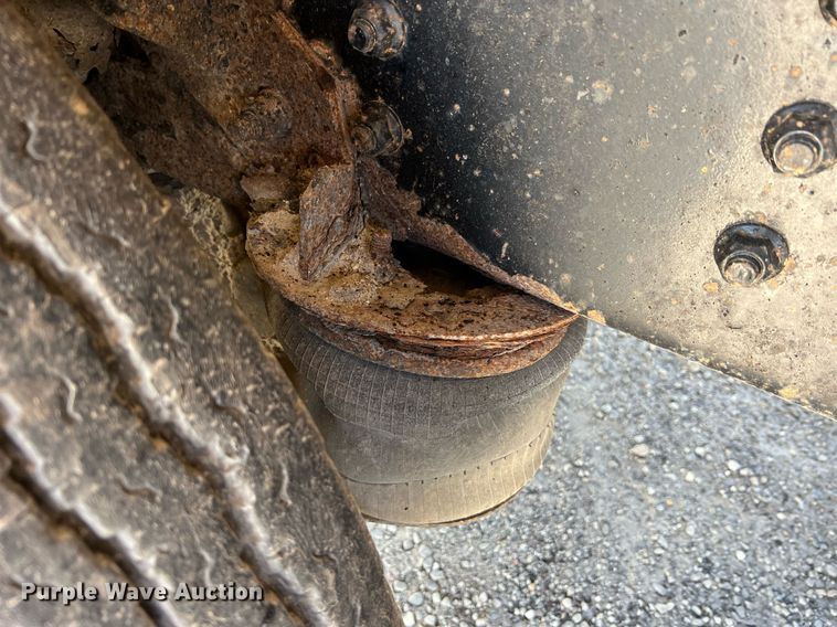 image for item NA9242 2001 International 2674  crane truck