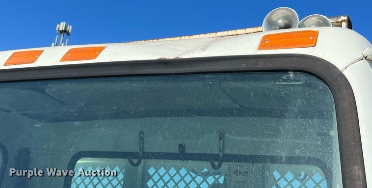 image for item NA9242 2001 International 2674  crane truck