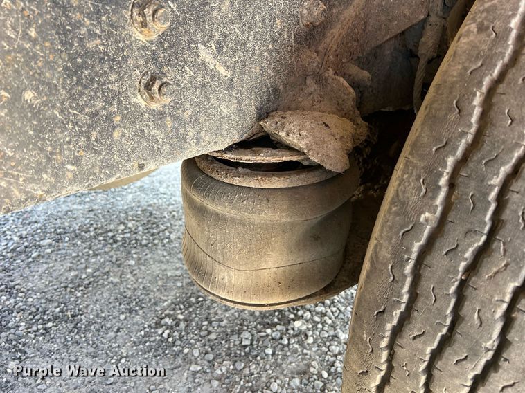 image for item NA9242 2001 International 2674  crane truck