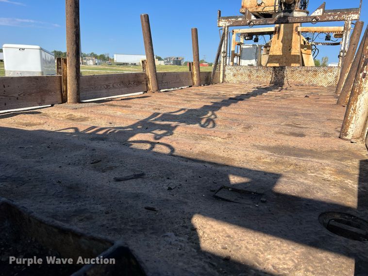 image for item NA9242 2001 International 2674  crane truck