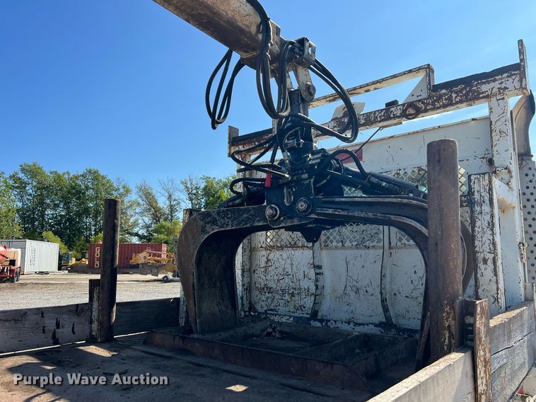 image for item NA9242 2001 International 2674  crane truck